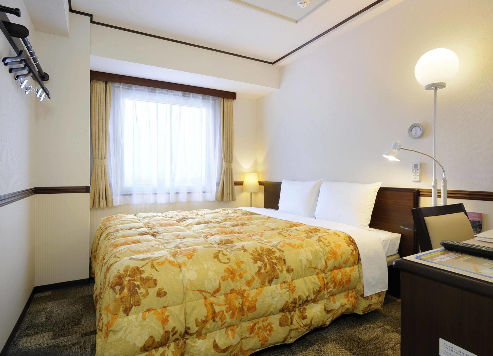 Toyoko Inn Sendai Higashi-Guchi No.1 Екстер'єр фото